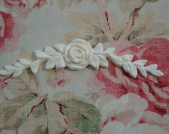 Bella Rosa Appliques Shabby Chic Rose With Leaves Swag Furniture Applique – Creamy Ivory Resin Onlay