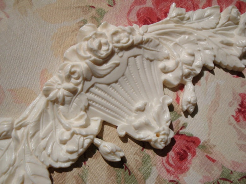 Shabby and Chic Roses /& Leaves Center Large Furniture Appliques Architectural Pediment