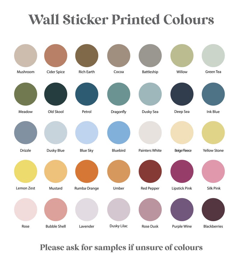 K&ouml;nnte beinhalten: Eine Farbkarte f&uuml;r Wandaufkleber mit einer Vielzahl von Farbt&ouml;nen. Die Karte enth&auml;lt Farben wie "Mushroom", "Cider Spice", "Rich Earth" und "Blackberries". Der Text oben lautet "Wall Sticker Printed Colours". Der Text unten lautet "Please ask for samples if unsure of colours."