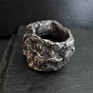 men&#39;s oxidized silver ring – wide handmade brutalist band in solid 925 sterling silver – statement artisan ring – gift for him