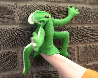 Downloadable frog puppet toy template for children