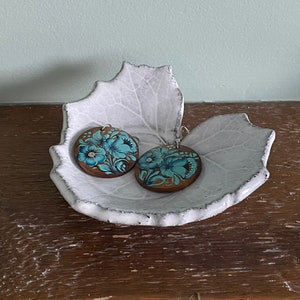 Handmade pottery white and gray ceramic leaf shaped ceramic Soap dish / trinket dish / ring holder