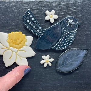 Dotted ceramic Black Bird with daffodil and daisy flowers handmade ceramic fridge magnets 5 in a set / magnetic black board