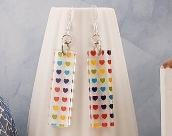 SP Regenbogen Herzen - Laser geschnitten Leichte Acryl Ohrringe -Versilberte Haken