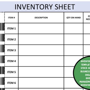 Op de afbeelding: Een inventarisatiesjabloon met een lichtblauwe koptekst met de tekst "INVENTORY SHEET". Het blad bevat kolommen voor barcode, artikelnummer, beschrijving, hoeveelheid op voorraad, benodigde hoeveelheid en bestelhoeveelheid. Een groene cirkel bevat tekst over voorraadbeheer.