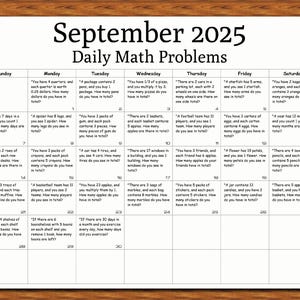 Puede incluir: Una página de calendario de septiembre de 2025 con problemas diarios de matemáticas. El calendario está sobre un fondo de madera. Cada día tiene un problema de matemáticas, como calcular los totales. El texto es negro.