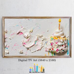 Puede incluir: Un pastel blanco con glaseado de colores y una sola vela amarilla encendida en la parte superior. El pastel está sobre un fondo blanco con pinceladas de colores.