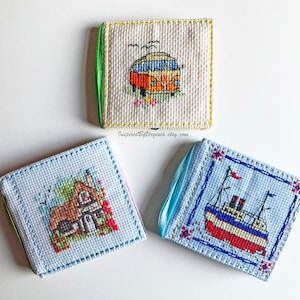 Livre à aiguilles fait à la main avec des motifs de couverture cousus en croix avec des motifs de camping-car, de bord de mer/nautique et de chalet | Mallette de couture | Cadeau de couture