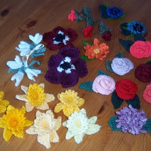 Knitted Flower Brooch, Knitted Corsage /Knitted Flower Hairclip, Stocking filler, Pocket-money Gift