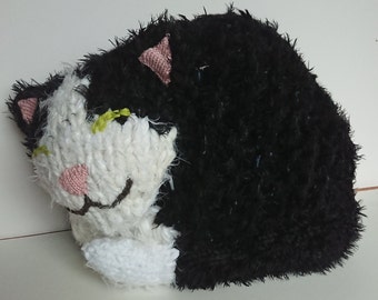 Black and White Cat Extreme Knitted Cushion PATTERN