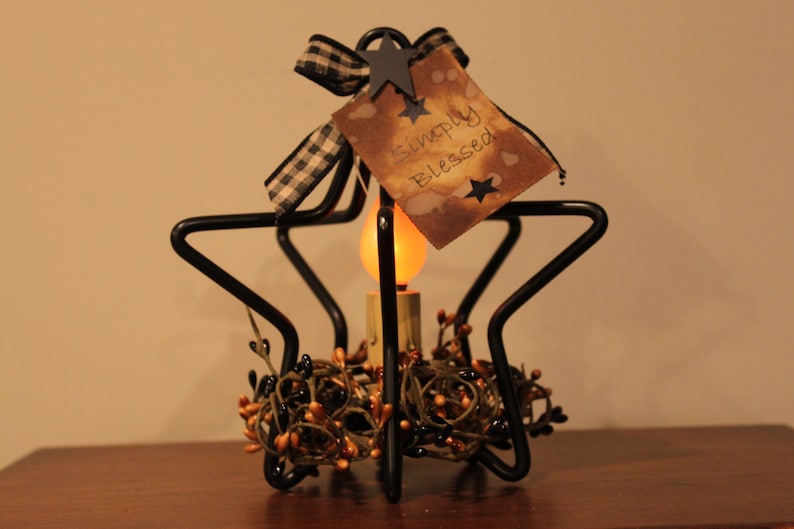 Small 3D Iron Star with Low Wattage Electric Flickering Candelabra light, Bow, Star, Hang Tag and Pip Berry Ring imagem 1