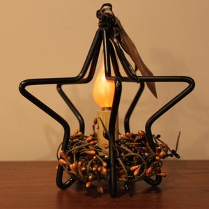 Small 3D Iron Star with Low Wattage Electric Flickering Candelabra light, Bow, Star, Hang Tag and Pip Berry Ring imagem 3
