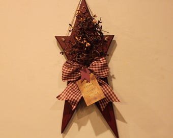 Crackled Wooden Star with Berries,Checked Bow and Kraft Tag