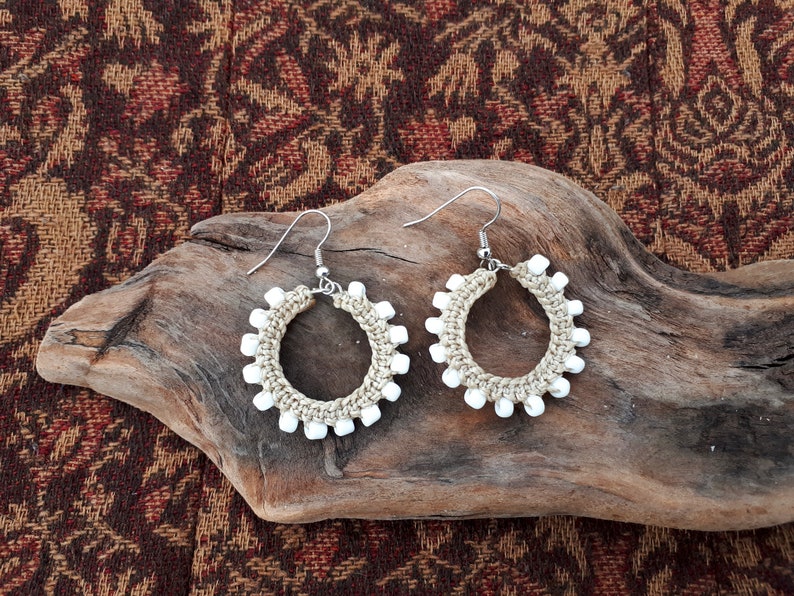 Hoop Earrings with Beads White Beaded Hoop Earrings with silver allergy free hooks Goa Psy Schmuck Boho Jewelry Macrame Hoop Earring