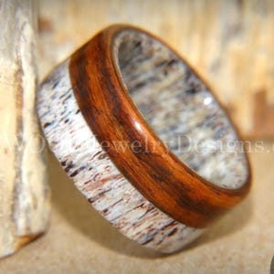 Anello in corno di cervo curvato - &quot;The Pursuit&quot; con palissandro