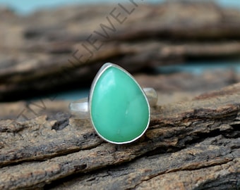 Chrysoprase Ring: Pear Cabochon, 925 Sterling Silver, Green Gemstone