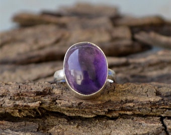 Amethyst Gemstone Ring: Oval Cabochon, 925 Sterling Silver, February Birthstone
