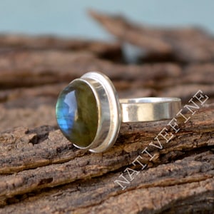 925 Sterling Silver Ring Labradorite Ring OOak Labradorite Gemstone Ring Blue Fire Simple Ring Oval Cabochon Labradorite Ring Jewelry