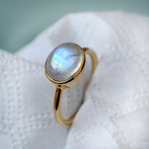 Rainbow Moonstone gold ring, 14k yellow gold Moonstone ring, Moonstone jewelry, beautiful gold ring, gift for her, Oval cabochon stone