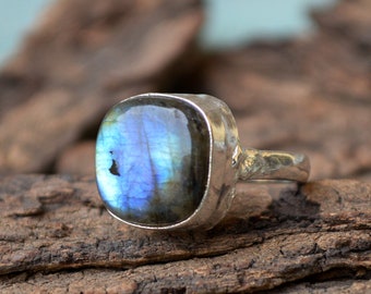 Labradorite Gemstone Ring -925 Sterling Silver Bold Ring -Fire Gemstone Ring Jewelry -Unique Designer Ring -Cushion Cab Labradorite Ring