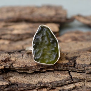 Handmade Sterling Silber Moldavit Ring: Edelstein Lünette