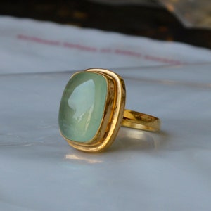 Anel de pedra preciosa prehnite natural, anel de ouro amarelo de prata esterlina, anel de presente artesanal, anel de declaração, joia de anel de pedra preciosa prehnite natural
