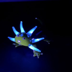 Cute Glass Axolotl Sculpture - UV GFP Melanoid Wild coloring - Mud Puppy - Desk Friend - Aquarium Art - small figurine - mini lotl miniature