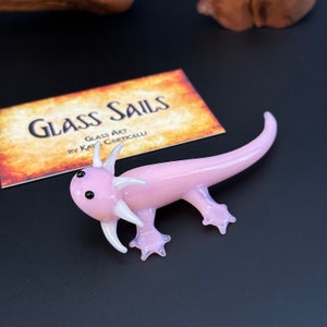 Cute Glass Axolotl Sculpture in pink - Mud Puppy - Desk Friend - Aquarium Art - small figurine - mini lotl miniature