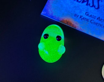 Glass Comfort Egg that is Blacklight Reactive - UV Worried stone to give comfort to - handmade pocket sensory or figit - cute dragon egg