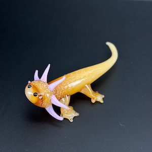 Cute Glass Golden Axolotl Sculpture - yellow Mud Puppy - Desk Friend - Aquarium Art - small figurine - mini lotl miniature