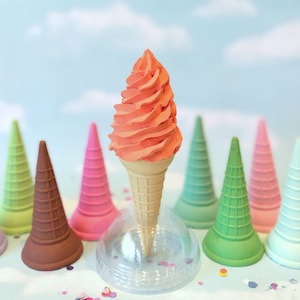 Sztuczne lody Wysoki rożek WYBÓR KOLORÓW Miękkie lody Wir Pomarańczowy rekwizyt dekoracja