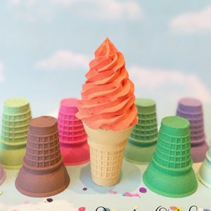 Fałszywe lody w płaskim wafelku WYBÓR KOLORÓW Miękkie lody w kształcie wirującego pomarańczowego wafelka dekoracja