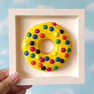 6&quot; Fake Donut Framed Wall Art Yellow Frosted Rainbow Candy Pieces Doughnut Faux Food Prop Sculpture Display Decoration 3D