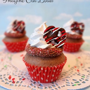 Fake Cupcake SINGLE Christmas Chocolate Peppermint Pretzel