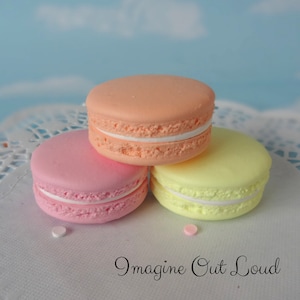 Gefälschte Macarons 2 &quot;Set Faux Macaron Pink Gelb Pfirsich Künstliche Lebensmittel Keks Prop