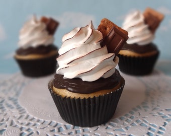Fake Cupcake Toasted S&#39;more Chocolate Graham Food Prop Decor Gift Display Realistic Centerpiece SINGLE