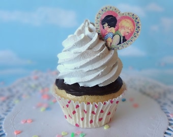 Gefälschte Cupcake Faux Romantische Valentine Herz Vintage Karte Amor Lover's