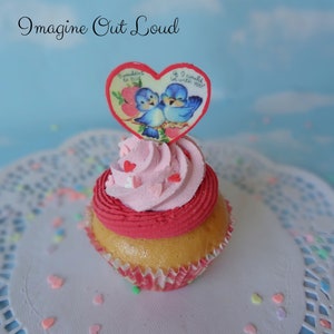 Carte vintage faux cupcake faux amour de la Saint-Valentin romantique Cupid Lover's
