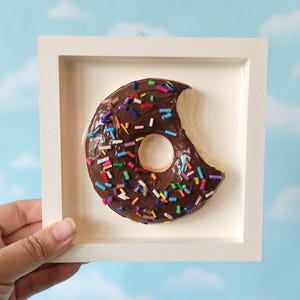 6&quot; Fake Bitten Donut Framed Wall Art Chocolate Frosted Rainbow Sprinkles Doughnut Faux Food Prop Sculpture Display Decoration 3D