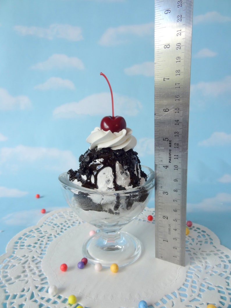 Fake Ice Cream Sundae Large Cookies and Cream Creme Chocolate Sauce ...