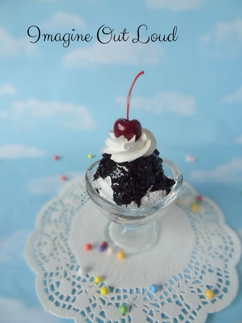Fake Ice Cream Sundae Large Cookies and Cream Creme Chocolate Sauce ...