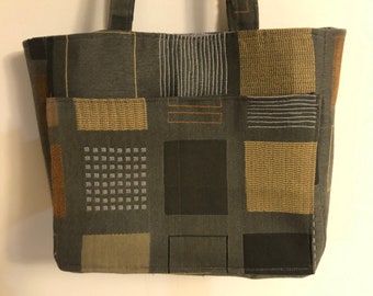 Mittelgroße Tote mit geometrischem Design