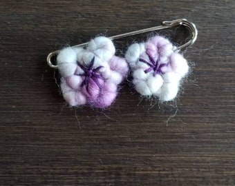 Hand Dyed Handstitched wool flower brooch - made by Shanna Britta