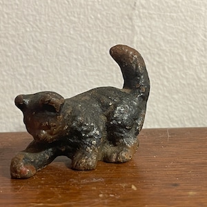 Antique Wilton cat playing paperweight cast