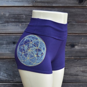Purple Seed of Life Moon Hot Shorts - Women&#39;s Festival Shorts - Glow in the Dark Moon Phase Yoga Shorts - Sacred Geometry Yoga Shorts