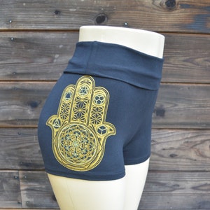 Hamsa Hand High Waisted Yoga Shorts - Sacred Geometry Shorts - Schwarze Yoga Shorts - Glow in the Dark Shorts - Festival Shorts - Damen Shorts