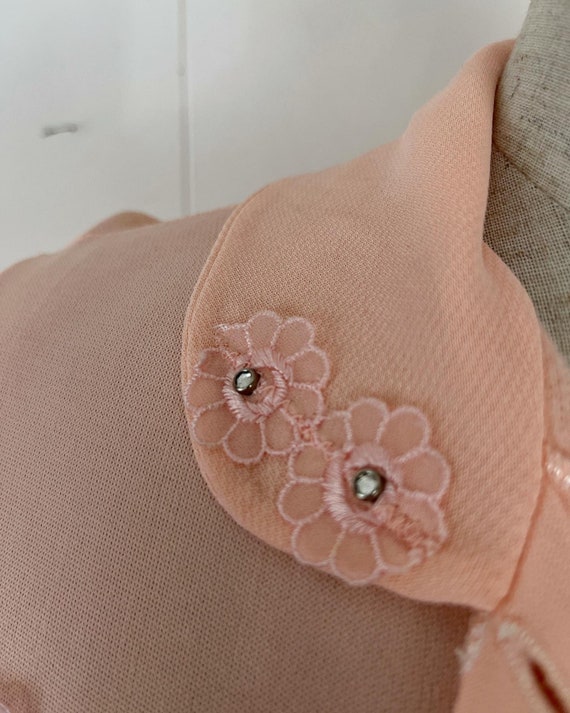 1940s xL/XXL peach long sleeve diamonte collar ra… - image 2