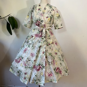 1940s M/ L / XL peony rose housedress housecoat