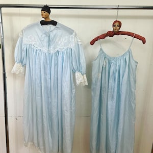 1950s baby blue lace appliqué Peignoir set