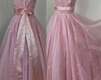 1950s roses embroidered pink prom frock